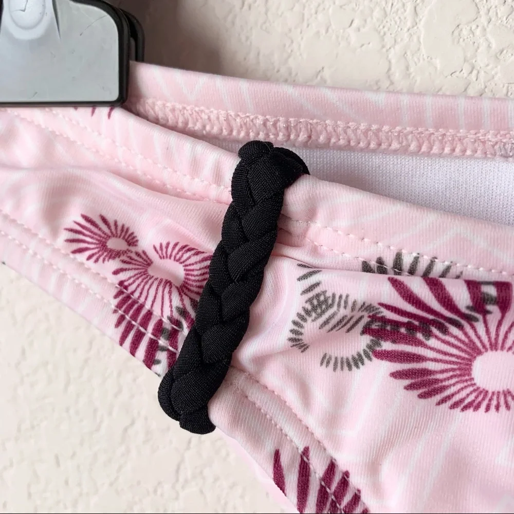 NWOT Oakley bikini bottoms